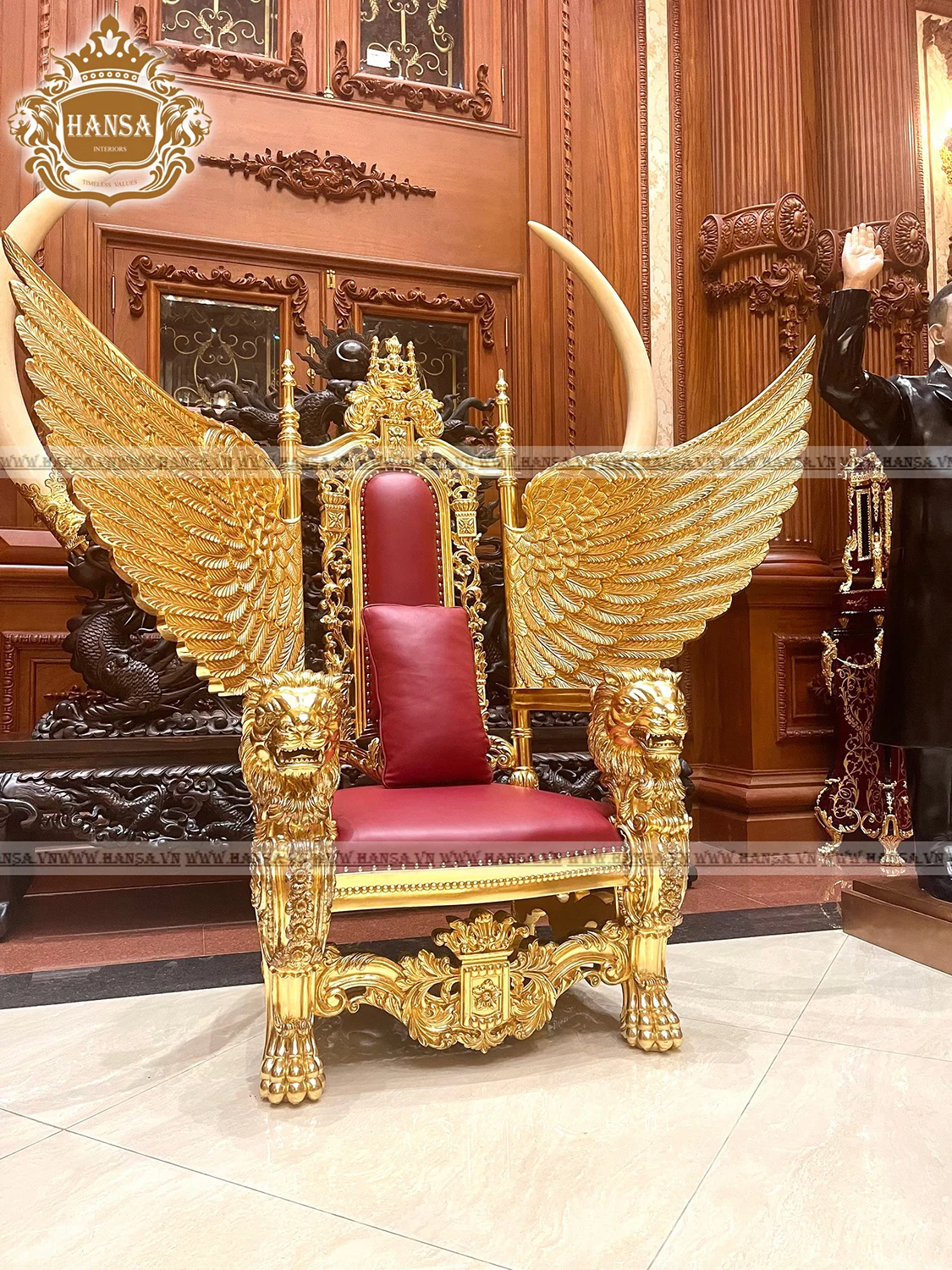 nhung-bieu-tuong-quyen-luc-trong-thiet-ke-noi-that-co-dien-2